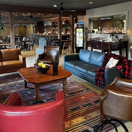 Mountain View Lodge Clifford Bagian luar foto