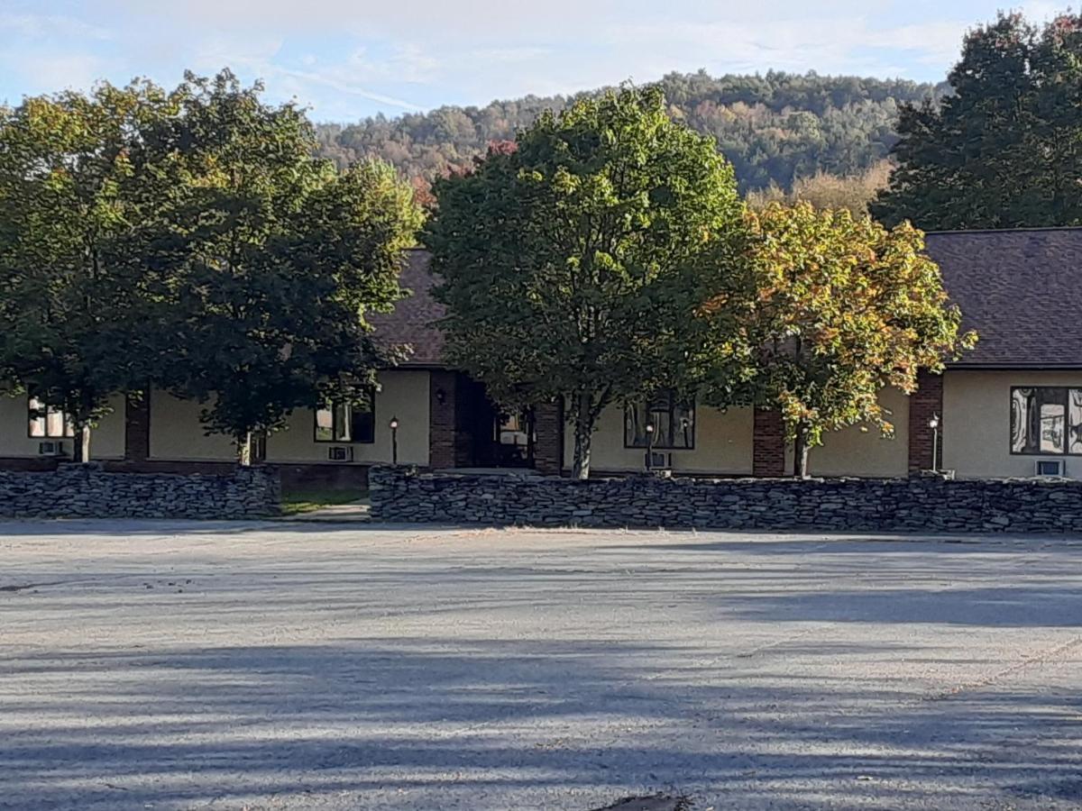 Mountain View Lodge Clifford Bagian luar foto