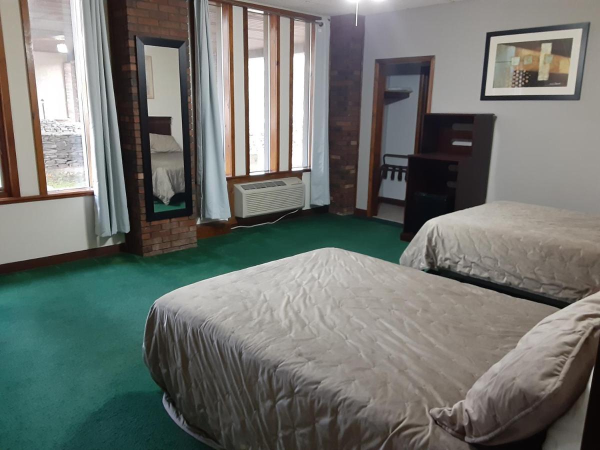 Mountain View Lodge Clifford Bagian luar foto