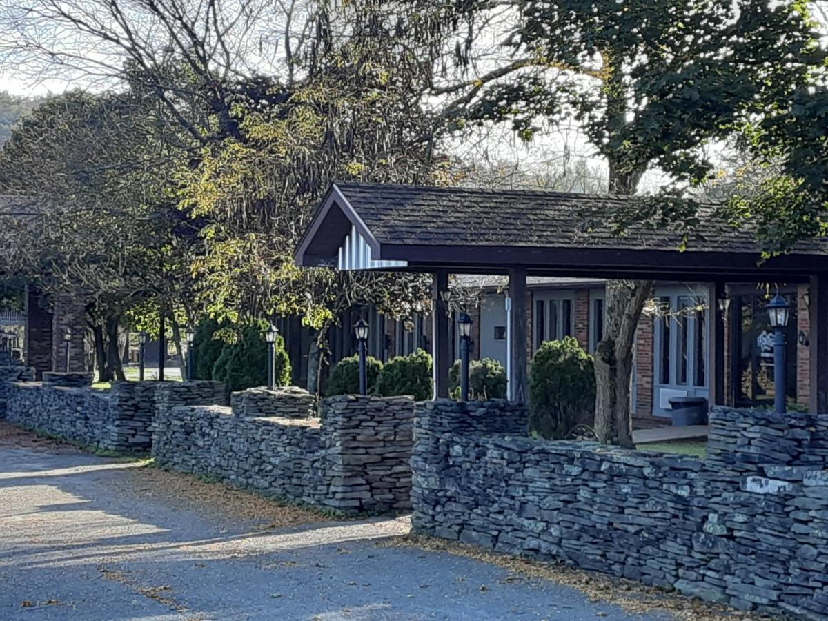 Mountain View Lodge Clifford Bagian luar foto